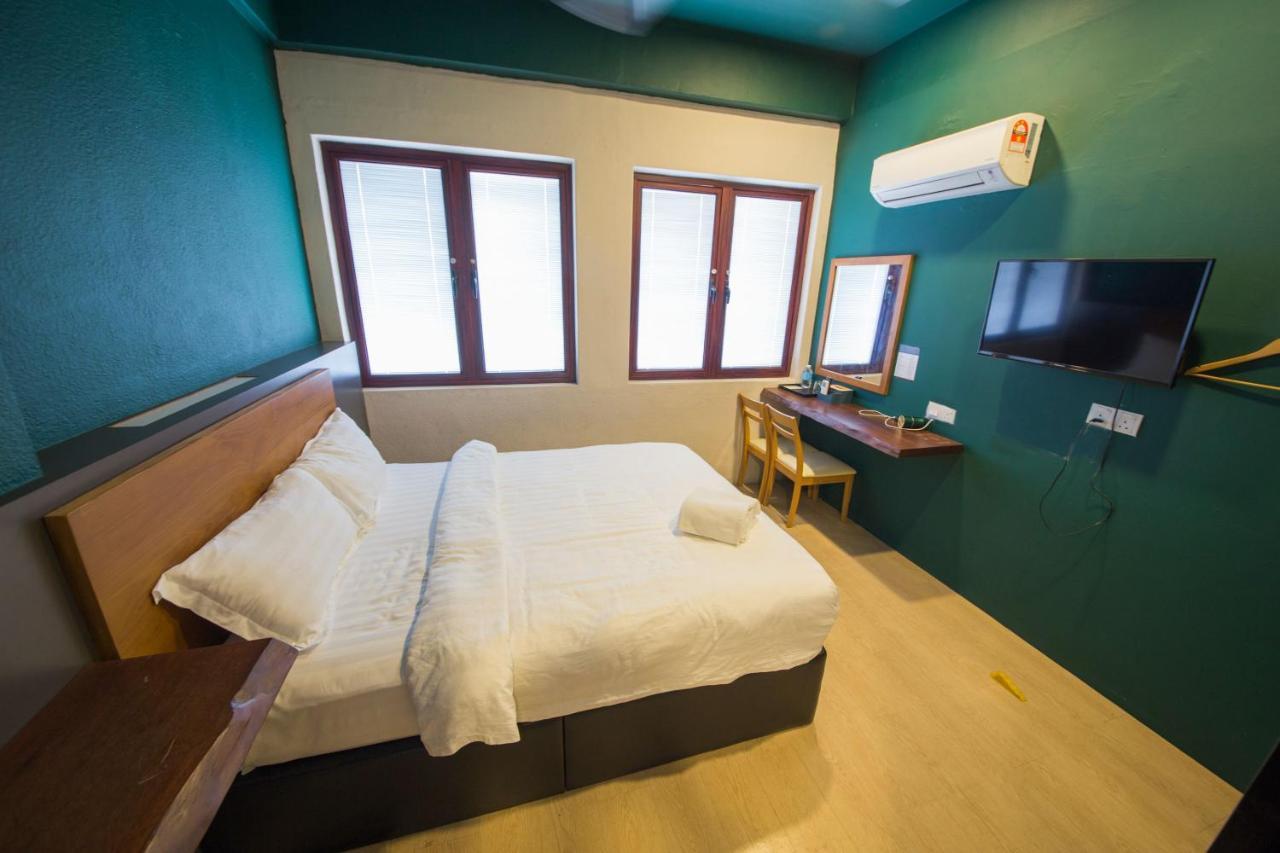 Room V Jalan Sultanah Near Bus Stop Batu Pahat Exterior foto