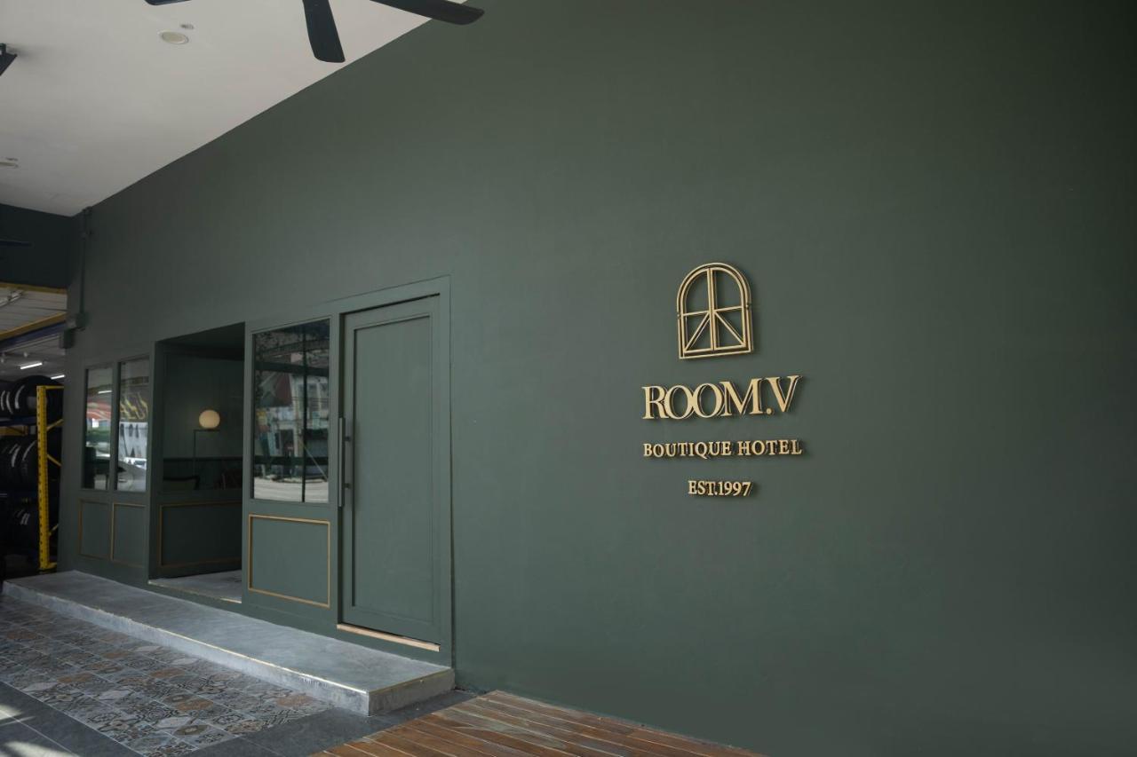 Room V Jalan Sultanah Near Bus Stop Batu Pahat Exterior foto