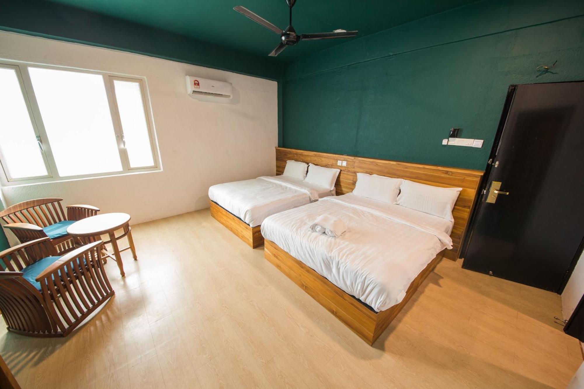 Room V Jalan Sultanah Near Bus Stop Batu Pahat Exterior foto